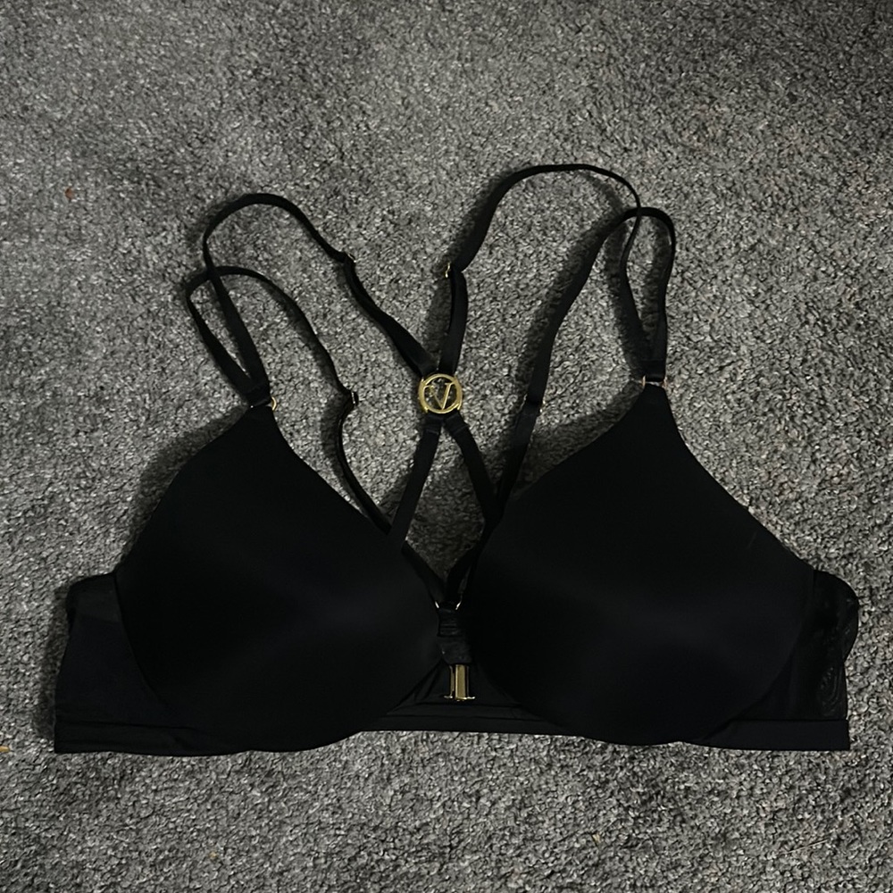 Victoria’s Secret uplift plunge front close